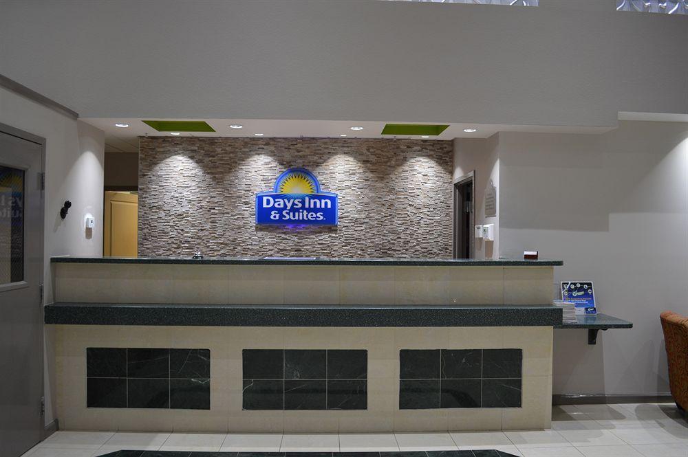 Days Inn & Suites By Wyndham Fort Myers Near Jetblue Park Kültér fotó