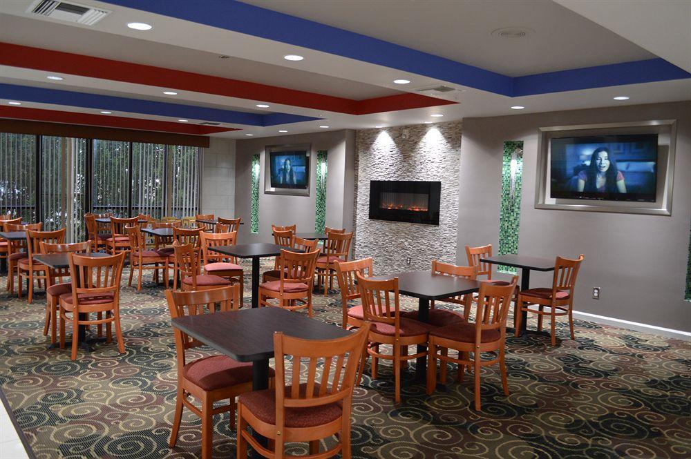 Days Inn & Suites By Wyndham Fort Myers Near Jetblue Park Kültér fotó